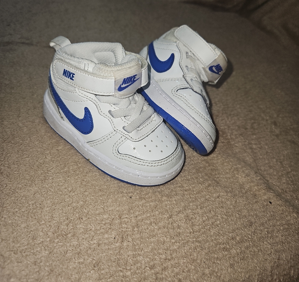 Nike White and Blue Sneakers Classic Design